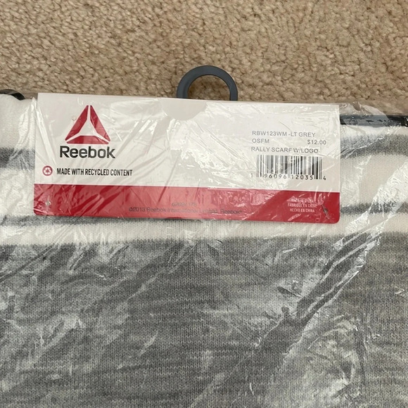 Reebok scarf - Picture 3 of 3